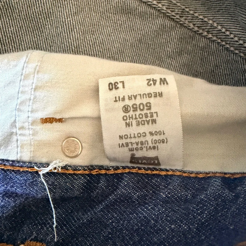 Levis 505 Regular Fit Jeans Mens 42x30 Medium Wash Blue Straight Leg Denim